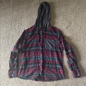 Women’s button Down Aztec pattern Multicolor Hooded Shirt with roll sleeves sz m